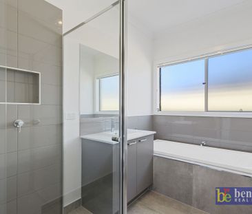 Spacious and Modern Living in North Bendigo - Photo 6