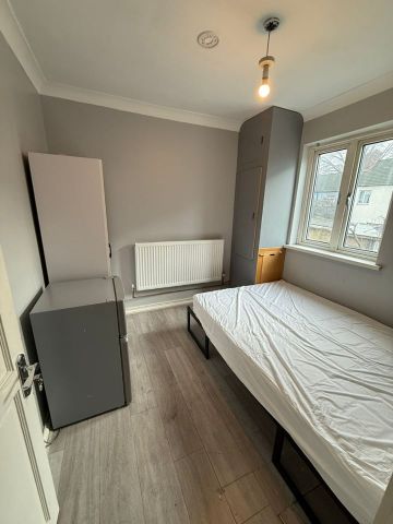 Room in a Shared House, Ravenscroft Road, E16 - Photo 2