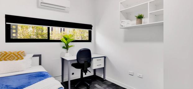 4 Bedroom Apartment with Ensuite Premium - Photo 1