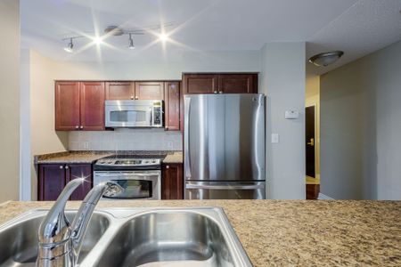 For Lease - 30 Grand Trunk Crescent Unit# PH06, Toronto, Ontario - Photo 2