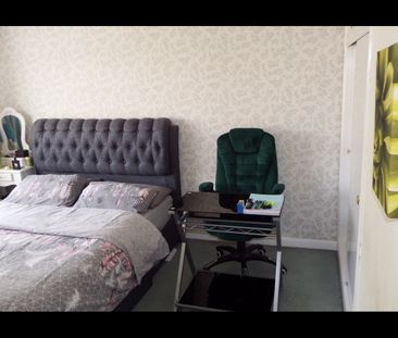 3 Bed Semi-Detached House, Blakesley Walk, LE4 - Photo 2