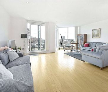 An immaculate 3 bedroom apartment with river views. - Photo 3