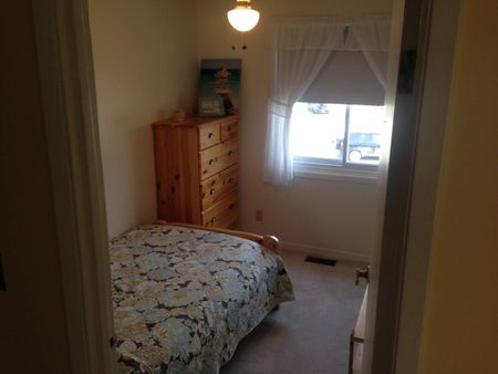 881 Beaconhill Court - 3 bed, 1.5 bath - Photo 3