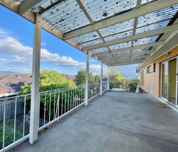 Spacious family home in an exceptional lifestyle location - Photo 6