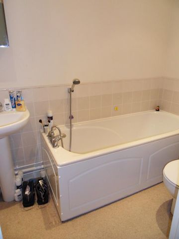 3 bedroom terraced house to rent - Photo 5