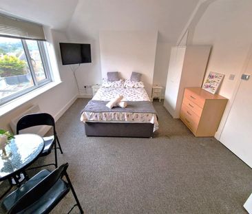 The Triangle, Bournemouth - Photo 1