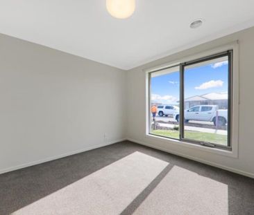 A Spacious Family Home For Rent in Wallan - Photo 2