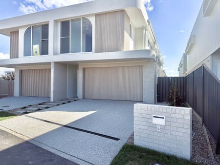 Where Coastal Living Meets Modern Luxury - Photo 2