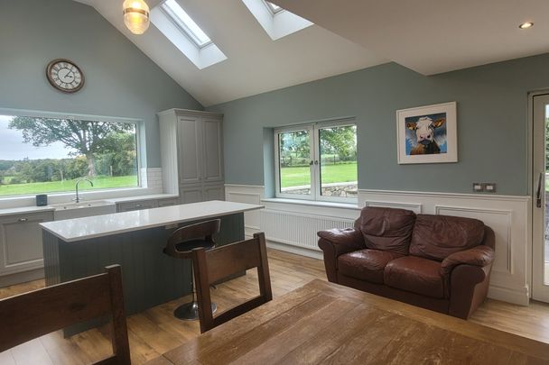 Stunning period farmouse - Photo 1