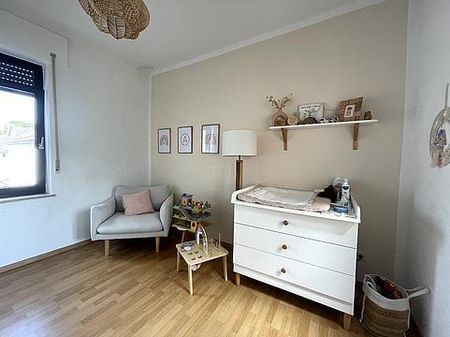 KREFELD-UERDINGEN: SCHÖNE 3,5-ZIMMER WOHNUNG IN RHEINNÄHE ZU MIETEN! - Foto 4