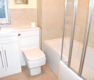 2 bedroom flat to rent - Photo 6