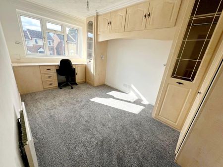 3 bedroom semi-detached house to rent - Photo 3