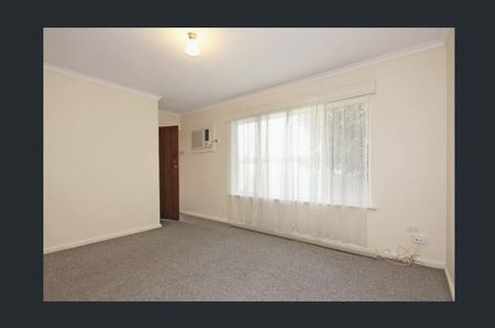 Bright & Spacious 2 Bedroom in Group of 3! - Photo 2