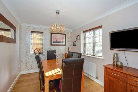 5 bedroom detached house to rent - Photo 2