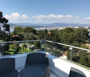 SUPERBE VILLA MODERNE AVEC VUE MER AU CAP D'ANTIBES - Photo 1