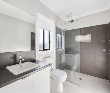 7 Zircon Street, Alfredton, Vic 3350 - Photo 2