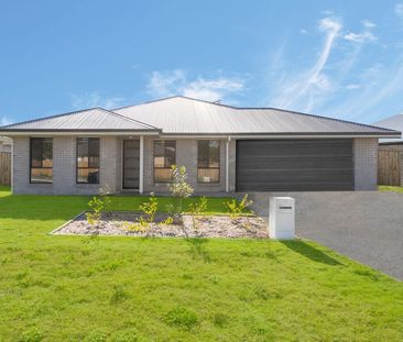 Stunning New 4 Bedroom Build in Rosewood - Photo 2