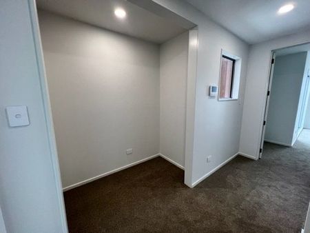 MODERN 4 BEDROOM TOWNHOUSE - Photo 4