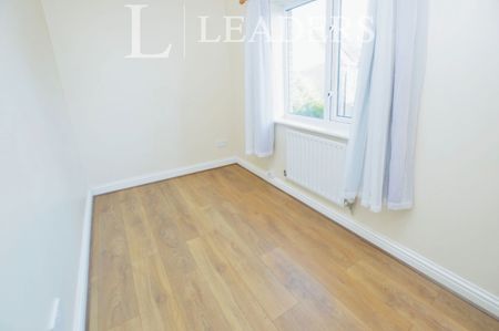 3 bedroom house to rent Worsdell Way, Colchester, CO4 - Photo 2