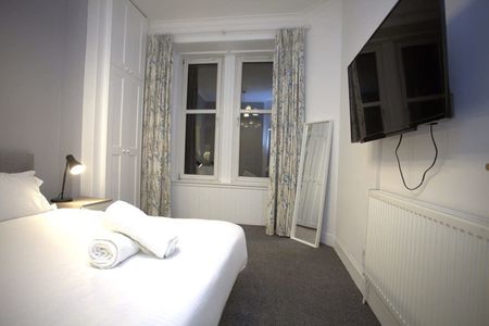 Byres Road - Photo 4