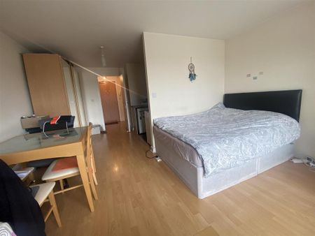 Studio to rent - Photo 2