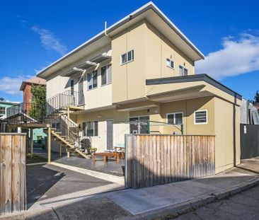 Renovated one bedroom unit on first floor of small block - Photo 1