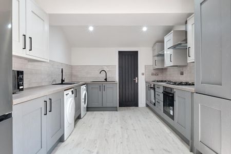 6 bedroom semi-detached house to rent - Photo 3