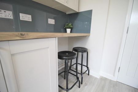 1 bedroom in a house share to rent - Photo 4