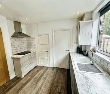 3 bedroom semi-detached house to rent - Photo 4