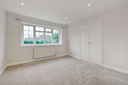 An updated four bedroom detached home located only 1.3 miles to the train station - Photo 3