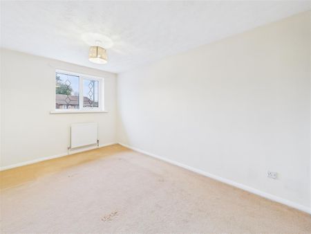 3 bedroom Semi-detached house to rent - Photo 3