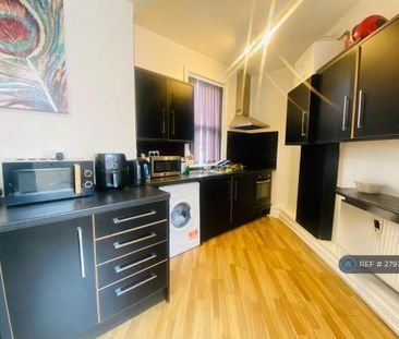 1 bedroom in a house share to rent - Photo 2