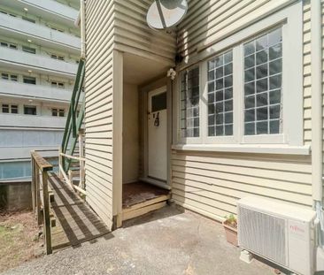 Spacious three bedroom flat - Photo 1