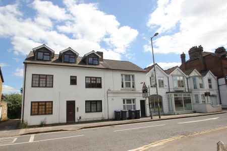 Station Road, Addlestone - 1 bedroomProperty for lettings - Seymours - Photo 2