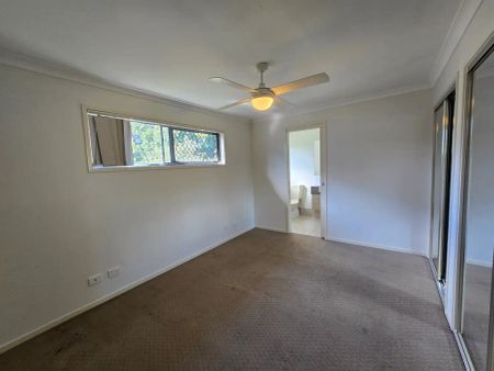 “Spacious 4-Bedroom Duplex with Double Garage in a Convenient Arana Hills Location” - Photo 2