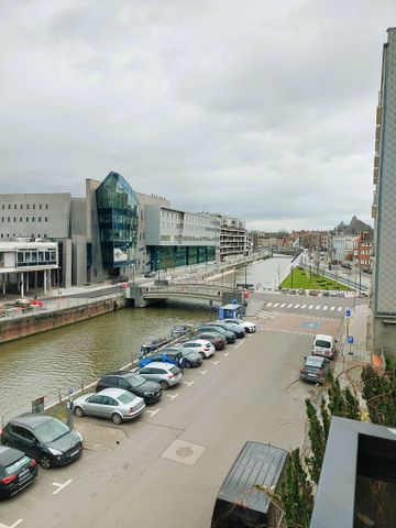 Totaal gerenoveerd appartement met 1 slaapkamer met zicht op de Leie ! - Photo 2