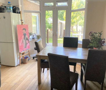 1 bedroom in a house share to rent - Photo 2