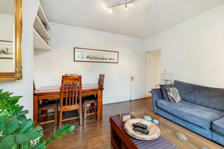 3 bedroom flat to rent - Photo 4