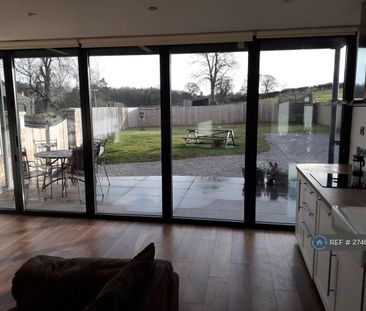 5 bedroom semi-detached house to rent - Photo 1