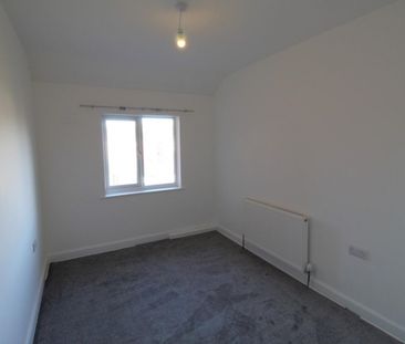 2 bedroom House To Let - Photo 3