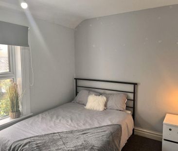 1 bedroom in a house share to rent - Photo 6