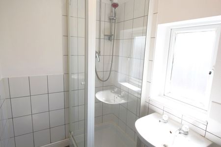 65 Monks Road, Lincoln, Lincolnshire, LN2 5HP - Photo 3