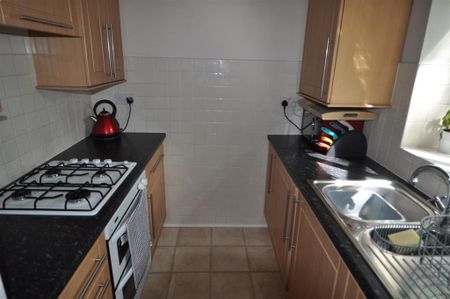 2 bedroom terraced house to rent - Photo 4