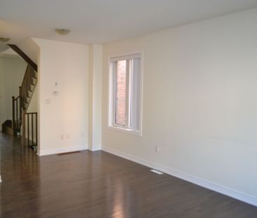 For Lease - 206 Fruitvale Circle, Brampton, Ontario - Photo 6