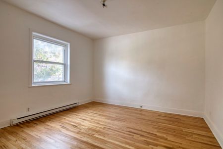 4890 Queen Mary Road - Photo 2
