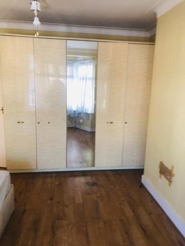 4 Bed Terraced House, Dersingham Avenue, E12 - Photo 5