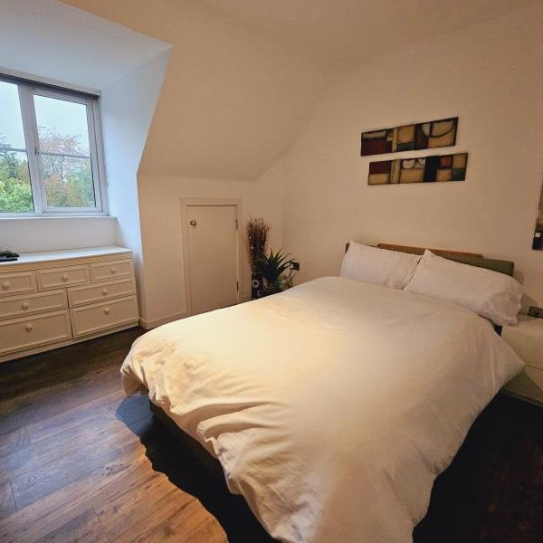 Wey Road, Weybridge, Surrey, KT13 - Photo 1