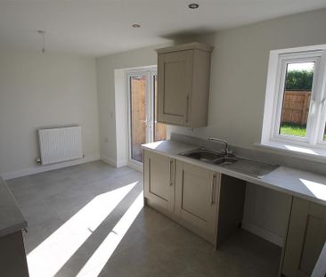 3 bedroom semi-detached house to rent - Photo 2
