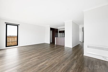 Contemporary Home in Tarneit's Newgate Estate - Photo 5