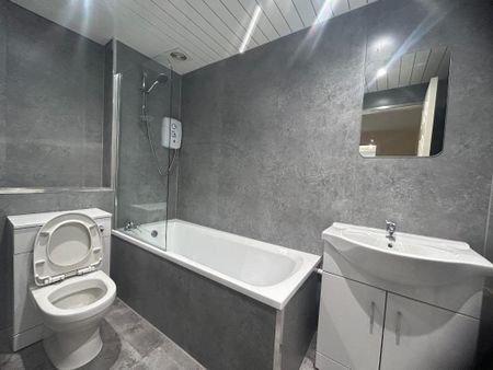 3 bedroom flat to rent - Photo 5